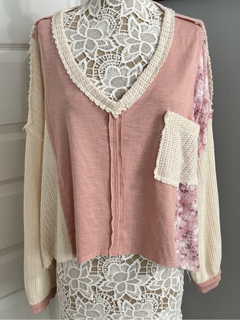 POL Mixed Media Floral Embroidered Raw Hem V-Neck Knit Top Small